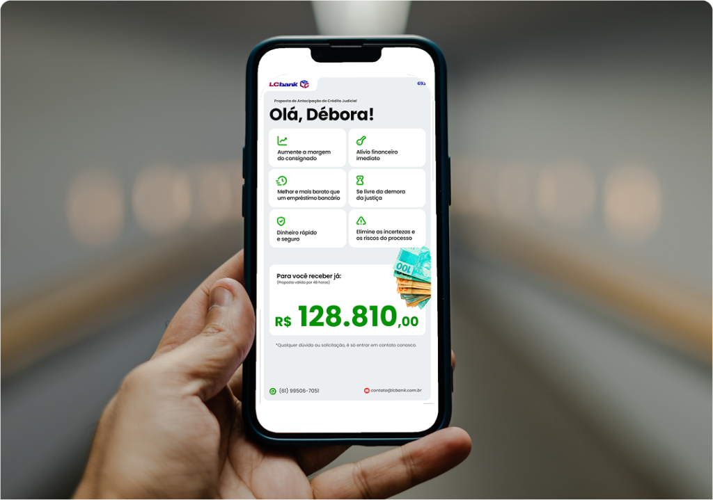 mão segurando celular com proposta de antecipação na tela